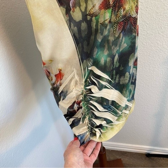 Floral Animal Print Studs Bling Red Blue Unique S Sleeve Top New Directions SZ L - Picture 5 of 9